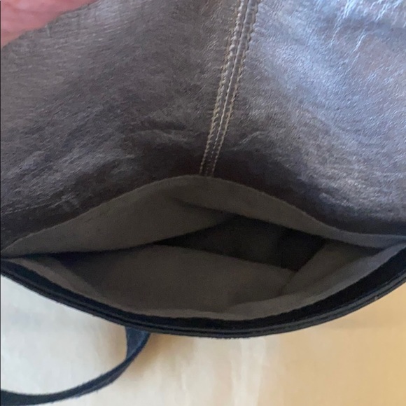 22:07 - The Sak Leather Crossbody Bag - Picture 10 of 16